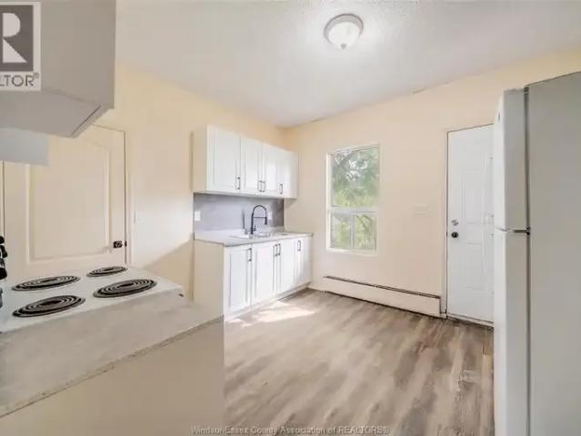For Rent 3 Bedroom Apartment Windsor ON DS104106886