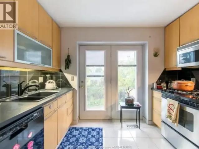 For Rent 3 Bedroom Apartment Windsor ON DS105602171