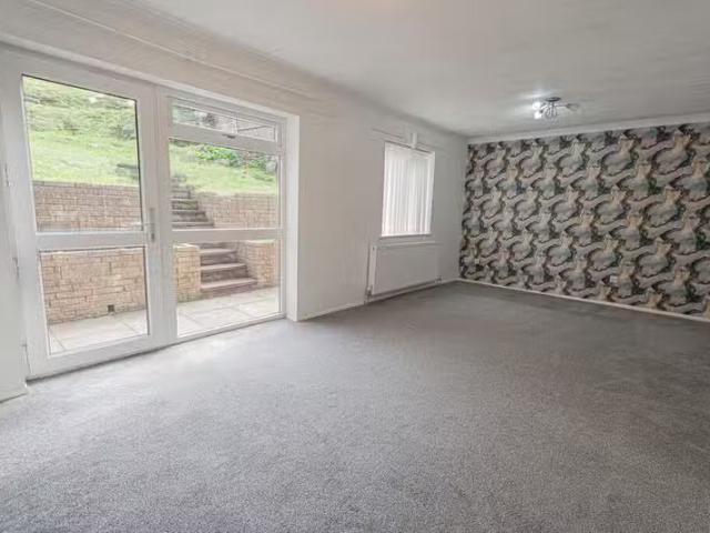 Cozy 3 bedroom detached house for rent in Hillside Road, Great.