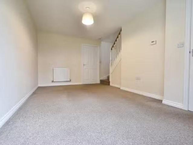 Cozy 3 bedroom detached house for rent in Willow Avenue, Whall.