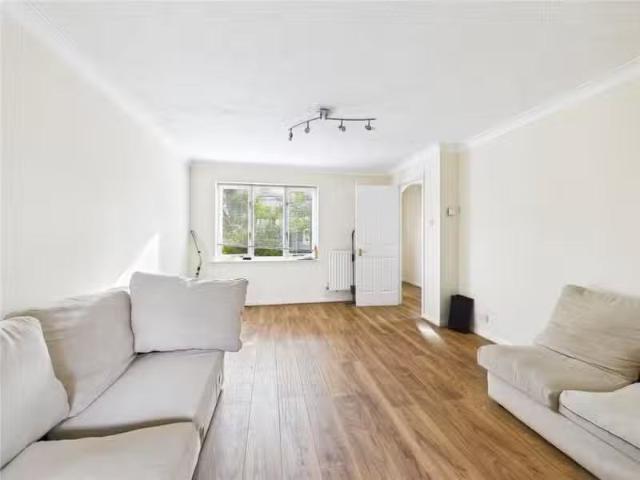 Just in! 3 bedroom end of terrace house for rent in Peppercorn.