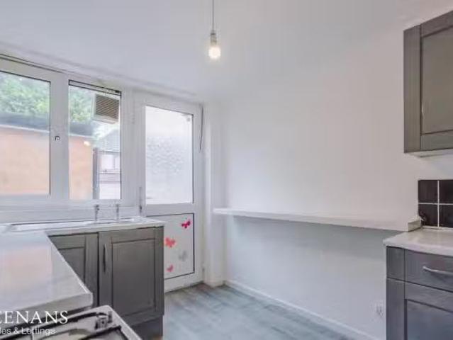 New 3 bedroom end of terrace house for rent in Rutland Close.