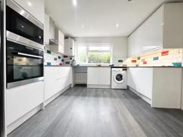 Rental! 3 bedroom end of terrace house for rent in Russett Way.