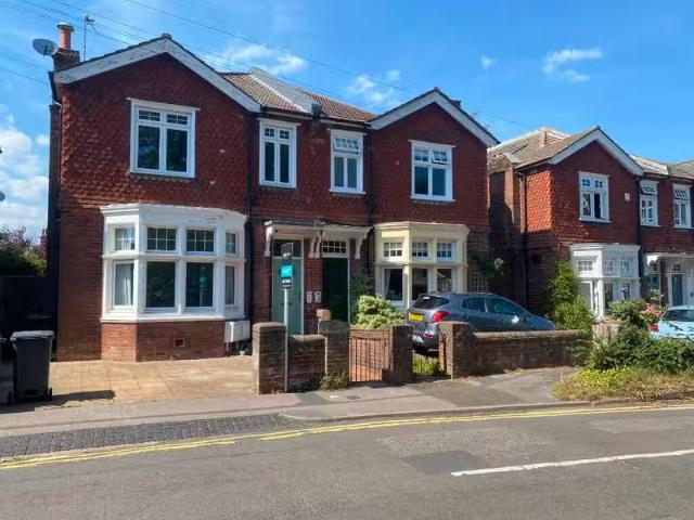 Nice 3 bedroom flat for rent in Vicarage Drive, Eastbourne, Ea.