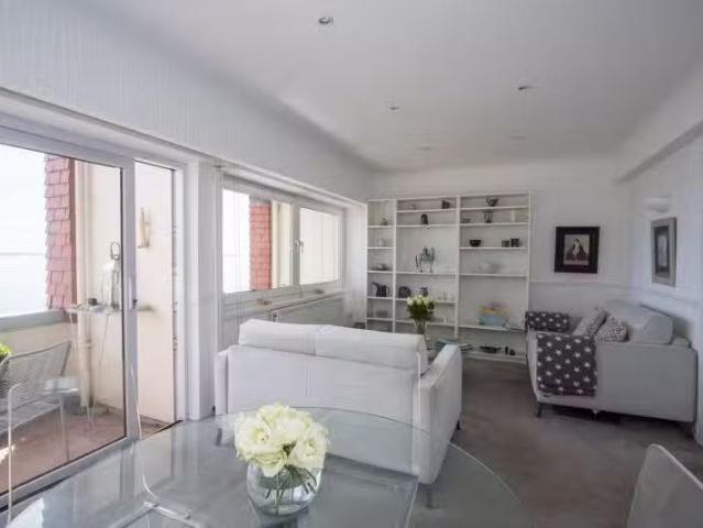 Just in! 3 bedroom flat for rent in Windsor Court, The Esplana.