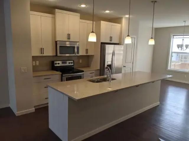 For Rent 3 Bedroom House Cochrane AB DLS105185815