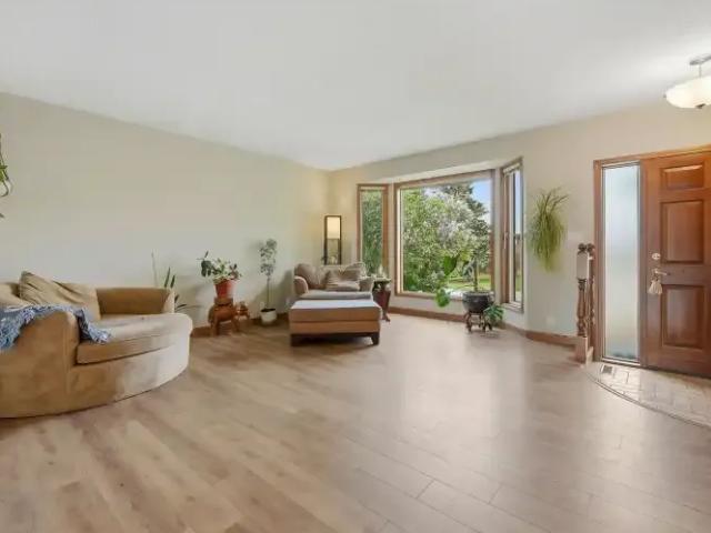 For Rent 3 Bedroom House Cochrane AB DS104506845