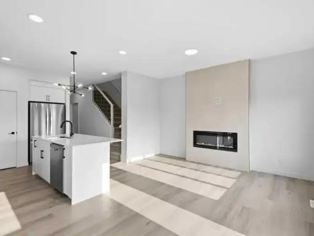 For Rent 3 Bedroom House Cochrane AB DS105623643