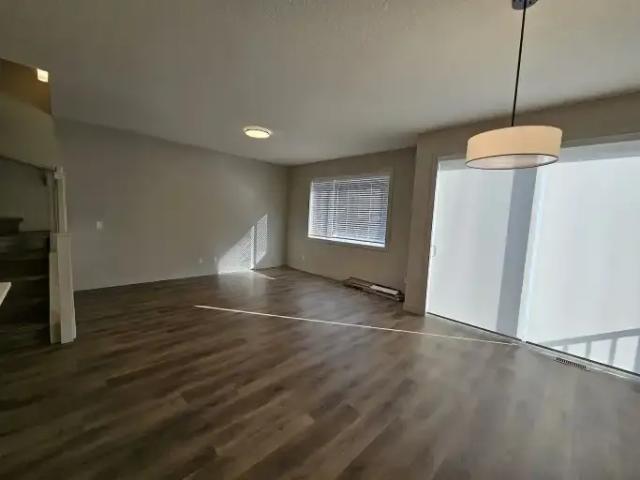 For Rent 3 Bedroom House Cochrane AB DS105821834