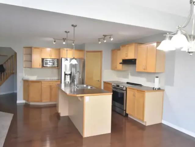 For Rent 3 Bedroom House Cochrane AB DS105394730