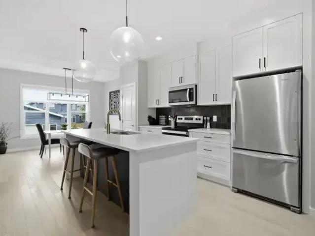 For Rent 3 Bedroom House Cochrane AB DS106031339