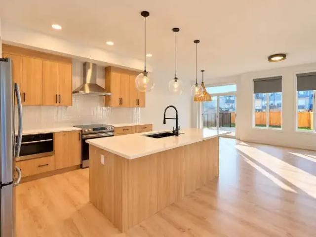 For Rent 3 Bedroom House Cochrane AB DS106134658
