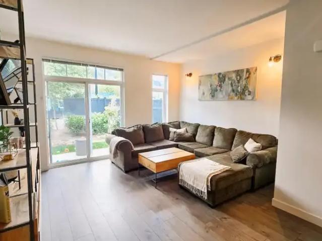 For Rent 3 Bedroom House Coquitlam BC DS104991549