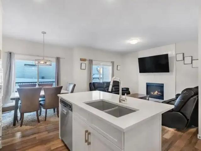 For Rent 3 Bedroom House Calgary AB DS103151626