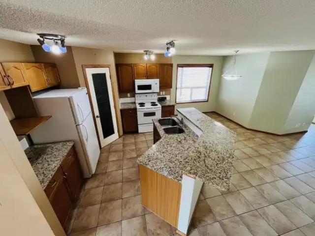 For Rent 3 Bedroom House Calgary AB DS103322657