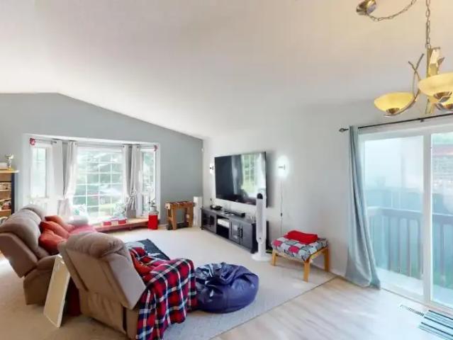 For Rent 3 Bedroom House Calgary AB DS103840260