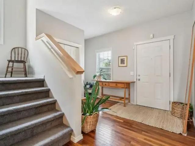 For Rent 3 Bedroom House Calgary AB DS104000119
