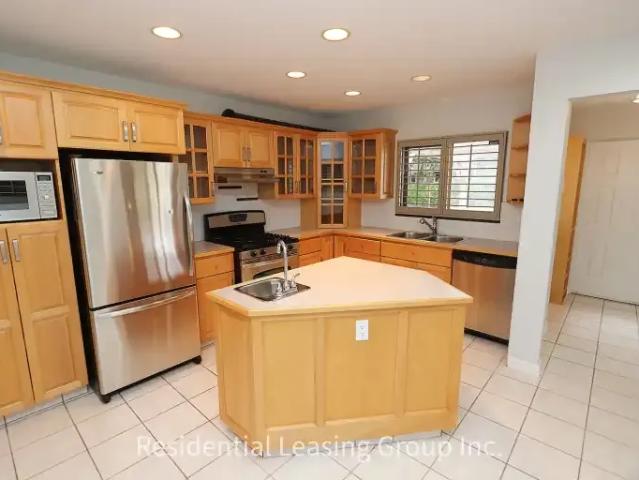 For Rent 3 Bedroom House Calgary AB DS104180756