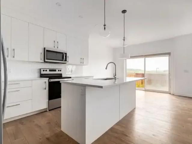 For Rent 3 Bedroom House Calgary AB DS104470657