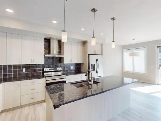 For Rent 3 Bedroom House Calgary AB DS104401594