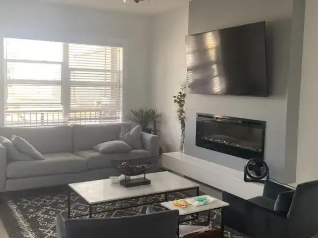 For Rent 3 Bedroom House Calgary AB DS104957178
