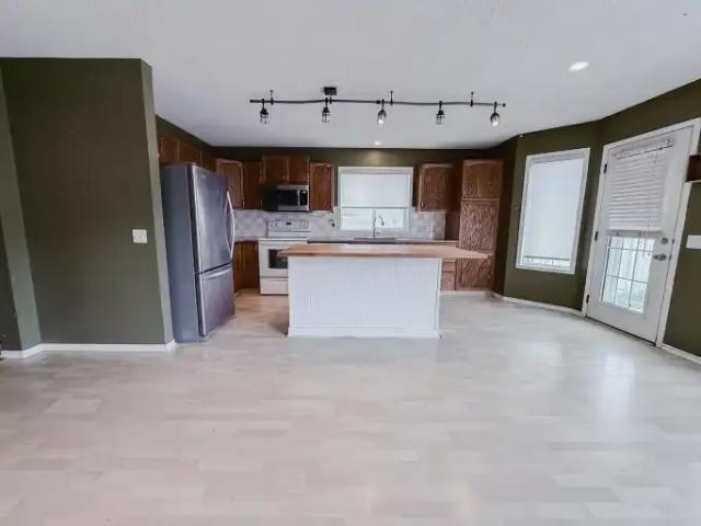 For Rent 3 Bedroom House Calgary AB DS104986138