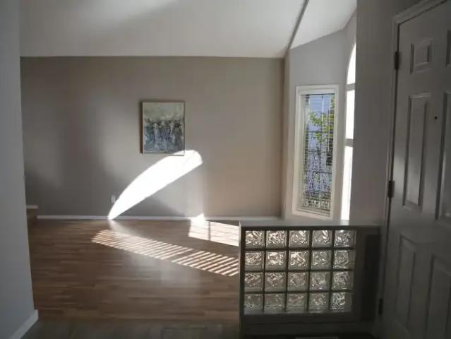 For Rent 3 Bedroom House Calgary AB DS105023284