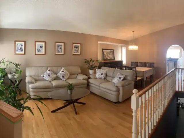 For Rent 3 Bedroom House Calgary AB DS105135574