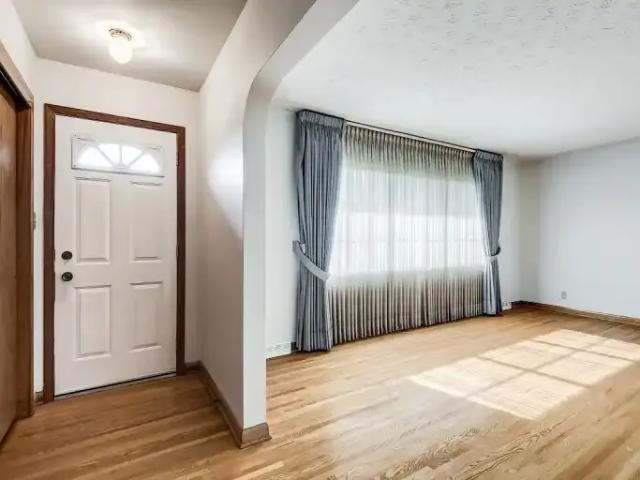 For Rent 3 Bedroom House Calgary AB DS105378433