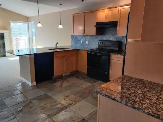 For Rent 3 Bedroom House Calgary AB DS105394703