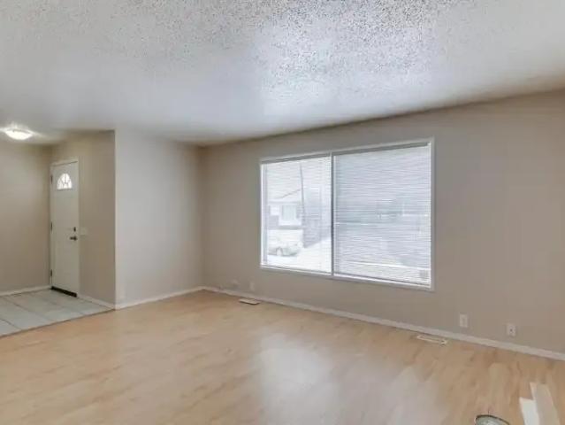 For Rent 3 Bedroom House Calgary AB DS105410691