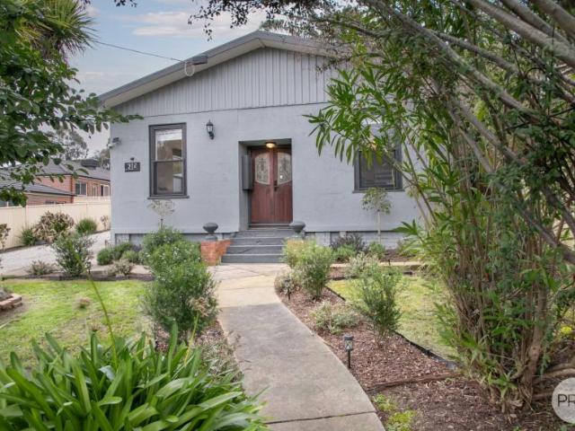 For Rent 3 Bedroom House CANADIAN VIC DS105977881