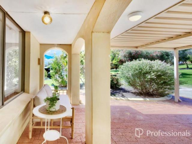 For Rent 3 Bedroom House Carine WA DS105971139