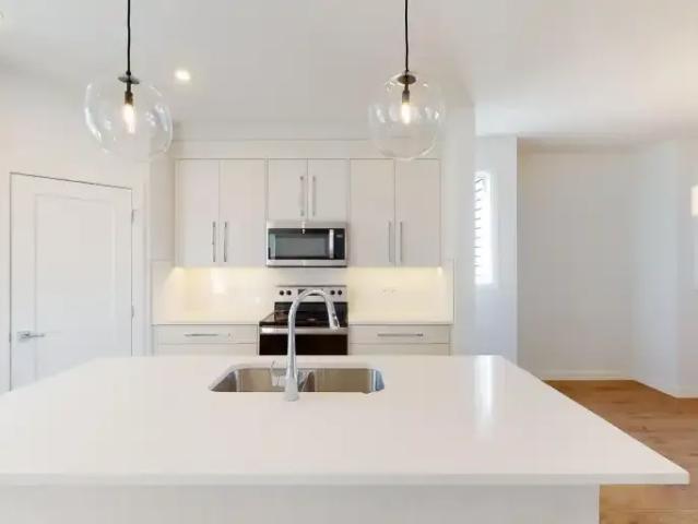 For Rent 3 Bedroom House Chestermere AB DS105467175