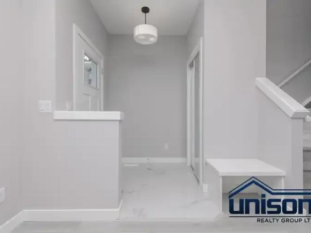 For Rent 3 Bedroom House Chestermere AB DS105643233