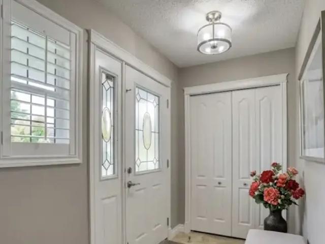 For Rent 3 Bedroom House Chestermere AB DS105071939