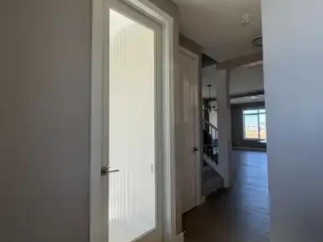 For Rent 3 Bedroom House Chestermere AB DS106118078