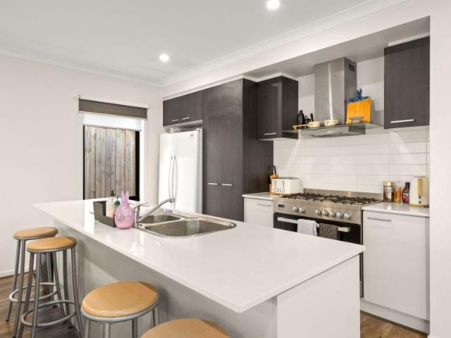 For Rent 3 Bedroom House Clyde North VIC DS106030114