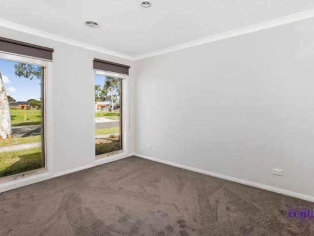 For Rent 3 Bedroom House Cranbourne East VIC DS105810419
