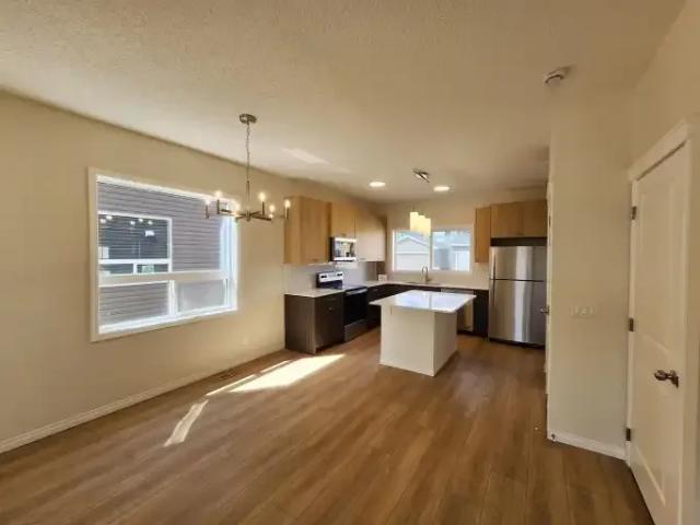 For Rent 3 Bedroom House Airdrie AB DS105991648