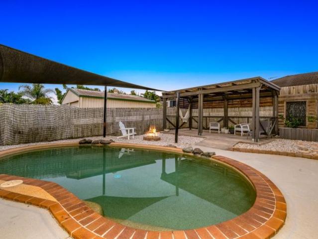 For Rent 3 Bedroom House Avoca, QLD DS103359128