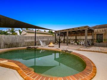 For Rent 3 Bedroom House Avoca, QLD DS103359128