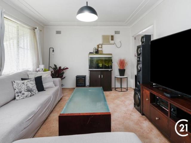 For Rent 3 Bedroom House Berkeley Vale, DS102667633
