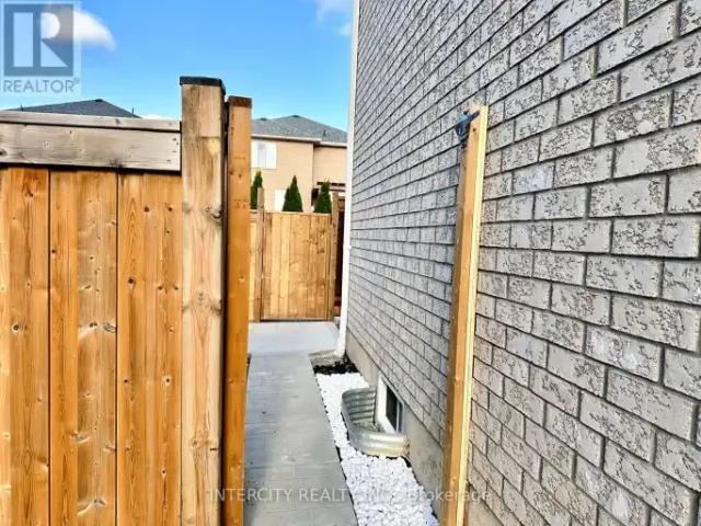 For Rent 3 Bedroom House Bradford West Gwillimbury ON DS103770649