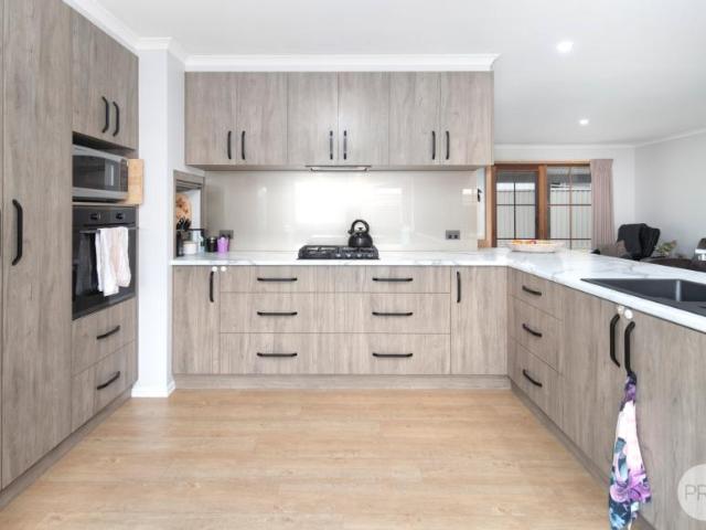 For Rent 3 Bedroom House BROWN HILL VIC DS105944272