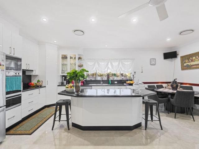 For Rent 3 Bedroom House Georges Hall, DS105335523