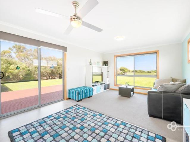 For Rent 3 Bedroom House Eight Mile Creek SA DS105471618