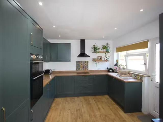 Rental! 3 bedroom house for rent in Cwrt Y Felin, Wick, Vale.