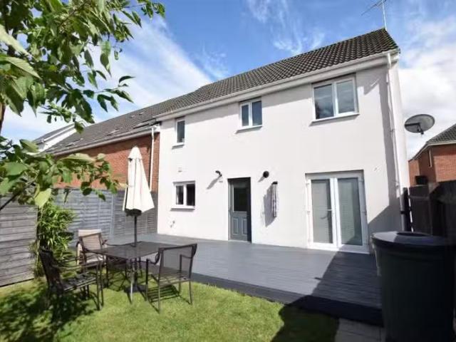Just in! 3 bedroom house for rent in Forth Avenue, Portishead.