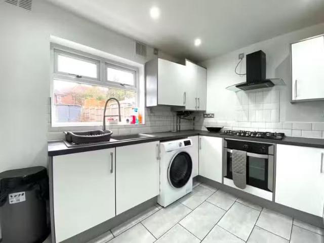 Deal! 3 bedroom house for rent in Kelynmead Road, Stechford, B33
